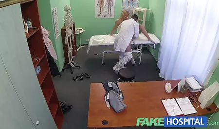 Brutales Fisting geil mit 40 porn für eine Brünette