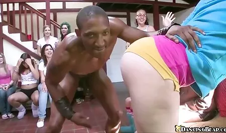 Junge lieben es, herumzuspielen geile alte porn