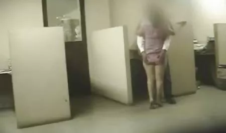 Blonde gab geile behaarte frauen sich einem riesigen schwarzen Mann hin