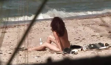 Zwei Mädchen spielen kostenlose geile fickfilme am Pool
