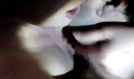 Nika freut sich über Dildos geile blonde porn
