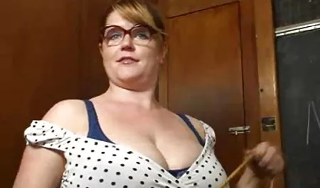 Junge vollbusige Blondine gefällt ihrem geile porn tube Freund