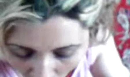 Blondine im roten Overall reife geile frauen videos