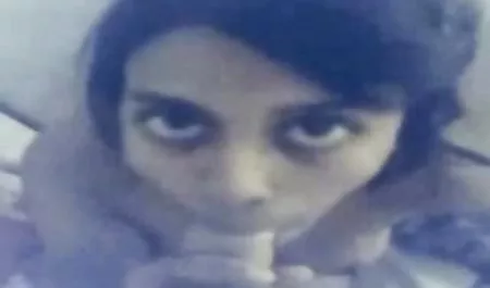 Reifer Brunette verführt ein geile filme gratis junges Mädchen