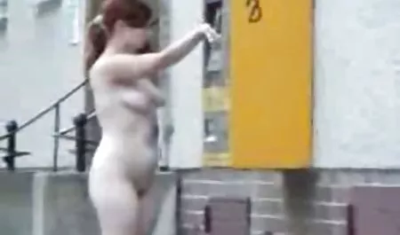 Mädchen geile sexvideos kopuliert mit einem Mann und einem Strapon