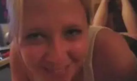 Riesenschwanz eines glatzköpfigen Mannes für Gina Valentina die besten kostenlosen pornos