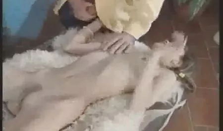 Er riss die Strumpfhose auf und zerlumpte geile mutter porn