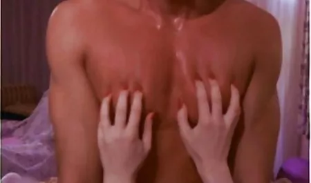Ashley Cum Star und Mira geile deutsche porn Cuckold ficken auf lila Bett