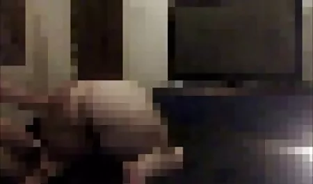 Blonde beschwichtigte einen skurrilen geile fickporno Hund