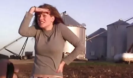 Ein Mann rasierte die Muschi einer Brünetten reife sexfilme und fickte sie dann