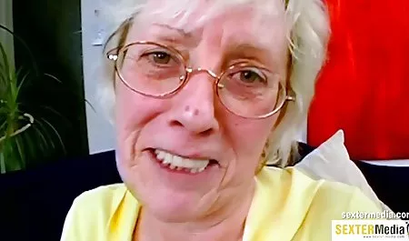 Starker geiler milf porn Mann verwöhnt die blonde Schönheit in Pink
